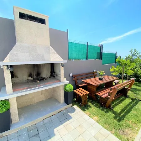 Lux Apartment Sea Shell With Jacuzzi Makarska