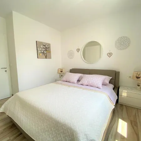 Apartment Lux Apartment Sea Shell With Jacuzzi Makarska
