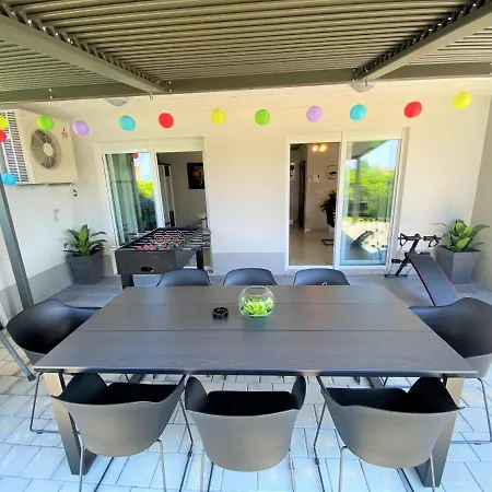 Lux Sea Shell With Jacuzzi *