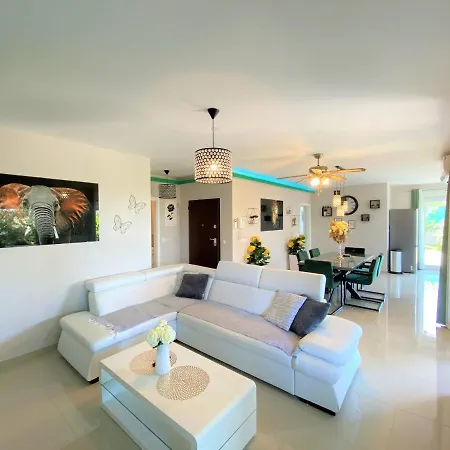 Lux Sea Shell With Jacuzzi