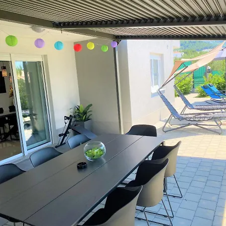 Lux Sea Shell With Jacuzzi Makarska