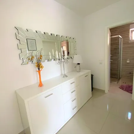 Lux Sea Shell With Jacuzzi Apartamento *