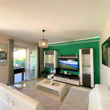 Lux Sea Shell With Jacuzzi *