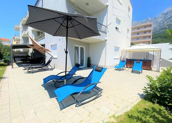 Lux Sea Shell With Jacuzzi *
